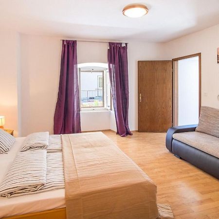 Apartment Polo Vrbnik Luaran gambar