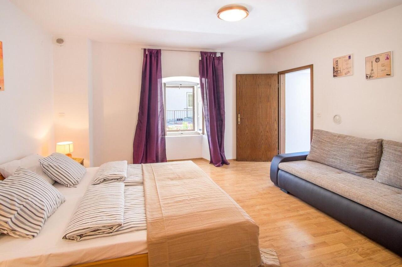 Apartment Polo Vrbnik Luaran gambar