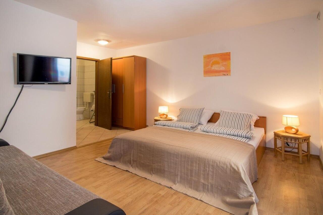 Apartment Polo Vrbnik Luaran gambar