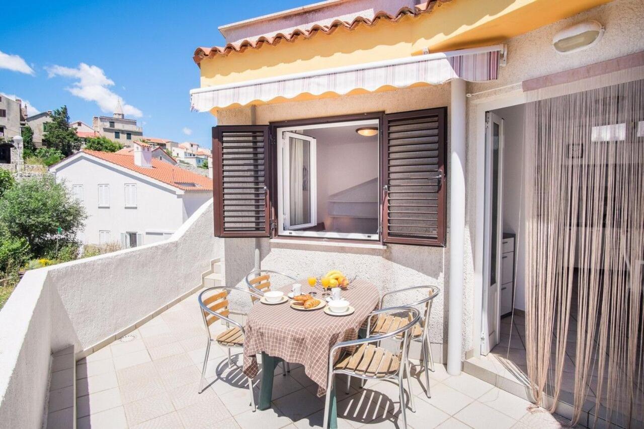 Apartment Polo Vrbnik Luaran gambar